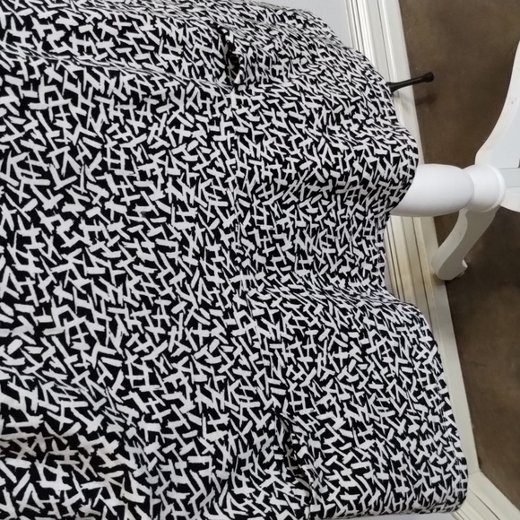 J. Jill Top Missy Medium Black and White Print Long Top with pockets Stretch - Picture 4 of 10